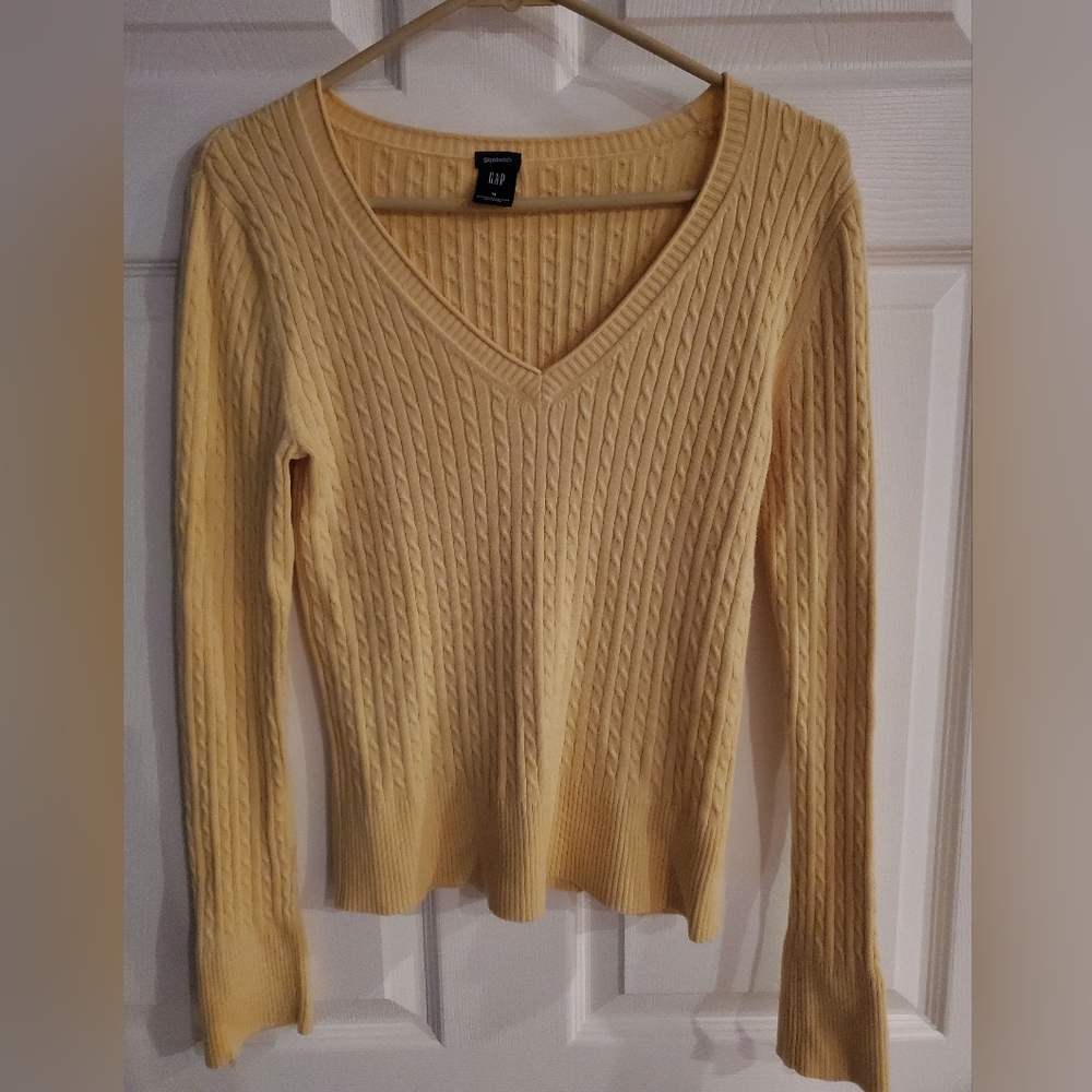 Gap V neck sweater